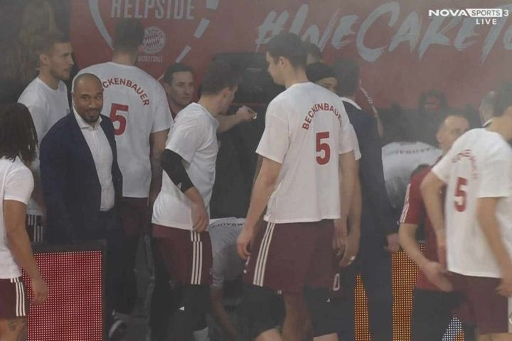 Μπάγερν – Ρεάλ: Με μπλουζάκια και ενός λεπτού σιγή τίμησαν τη μνήμη του Φραντς Μπεκενμπάουερ