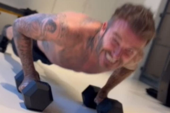 Μπέκαμ: Τα push ups του θρύλου του ποδοσφαίρου και ο συναγωνισμός με τους γιους του