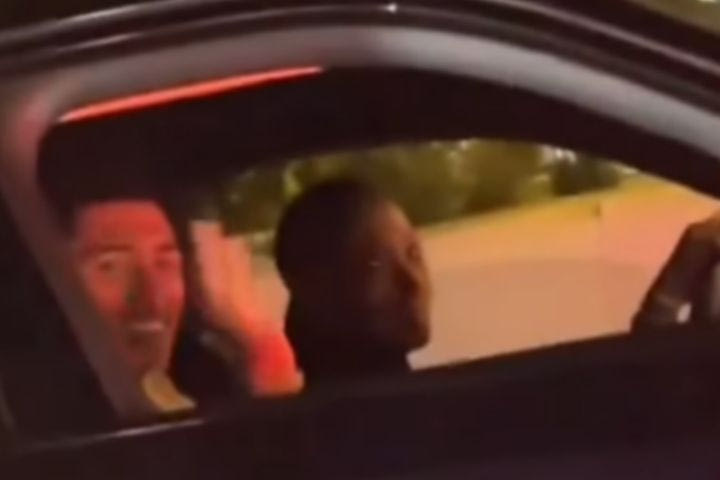 Μπέλιγχαμ: Κοσμοσυρροή σε φανάρι μόλις θαυμαστές τον εντόπισαν μέσα στο αυτοκίνητό του