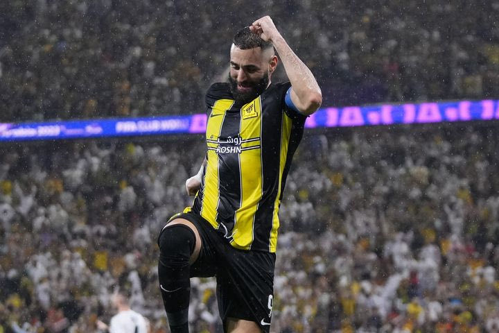 Η Λιόν εξετάζει την επιστροφή του Καρίμ Μπενζεμά