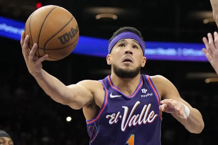 NBA: Γκριν και Μπούκερ οδήγησαν τους Σανς κόντρα στους Κλίπερς