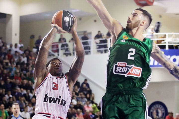 Το πρόγραμμα των αιωνίων στη EuroLeague: Συνεχίζουν με 6/8 εκτός ο Ολυμπιακός και με 6/9 εντός ο Παναθηναϊκός