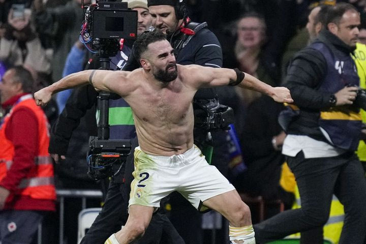 Ρεάλ – Αλμερία 3-2: Οι μερένγκες γλίτωσαν από το κάζο της χρονιάς με τον Καρβαχάλ να κάνει την ανατροπή στο 99′