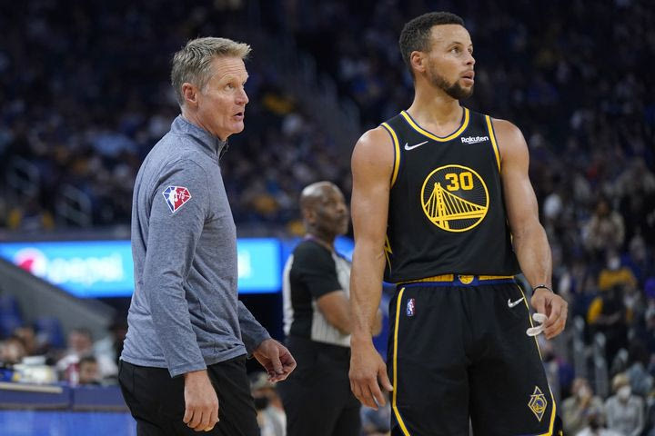 NBA, Κερ για τον τραυματισμό του Κάρι: “Είναι συντετριμμένος, μου φαίνεται δύσκολο να παίξει στο Game 2”