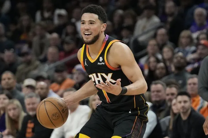 Επέκταση-ρεκόρ για τον Μπούκερ: Συμφώνησε για δύο επιπλέον χρόνια με τους Σανς