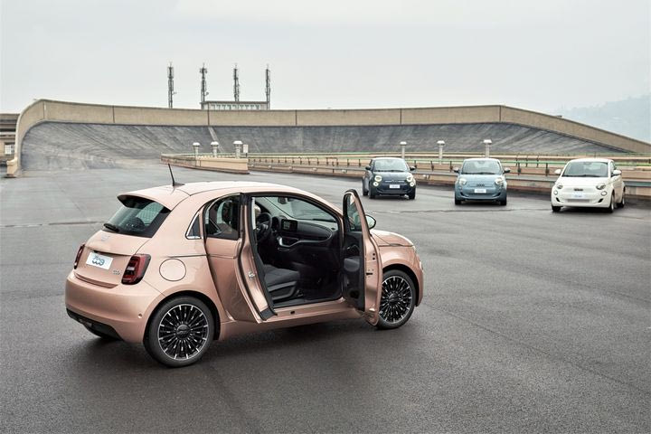 Αυτοί είναι οι λόγοι που το Fiat 500e είναι πρώτο στις πωλήσεις της κατηγορίας σε όλη την Ευρώπη