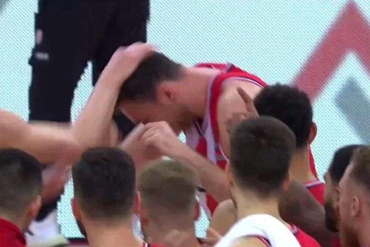 Ολυμπιακός: Κλάμα με το VIDEO με το φατούρο στον Μιλουτίνοβ σε περιγραφή του Κώστα Χατζηχρήστου από την ταινία “Ο Ηλίας του 16ου”