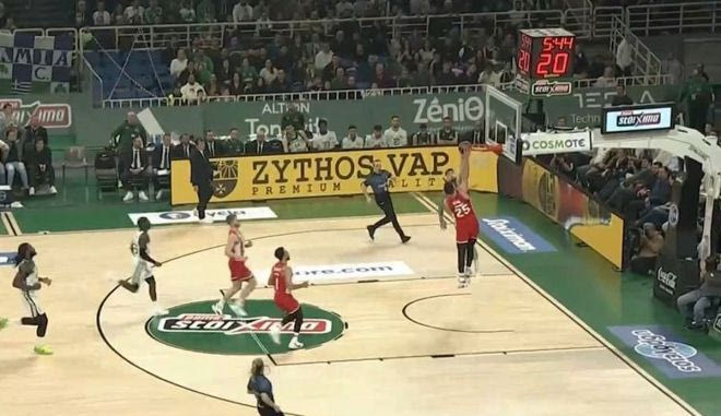 Ο Ερνανγκόμεθ έκοψε τον Πίτερς στον αέρα, αλλά ο Γκος σκόραρε στη συνέχεια της φάσης