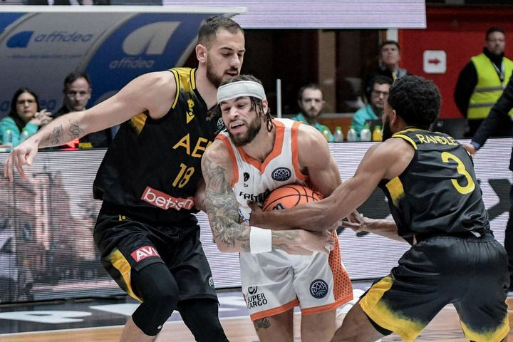 Προμηθέας – ΑΕΚ Betsson 80-79: Χέιλ και Κάουαν έκριναν τον πρώτο ελληνικό εμφύλιο για τη φάση των 16 του BCL