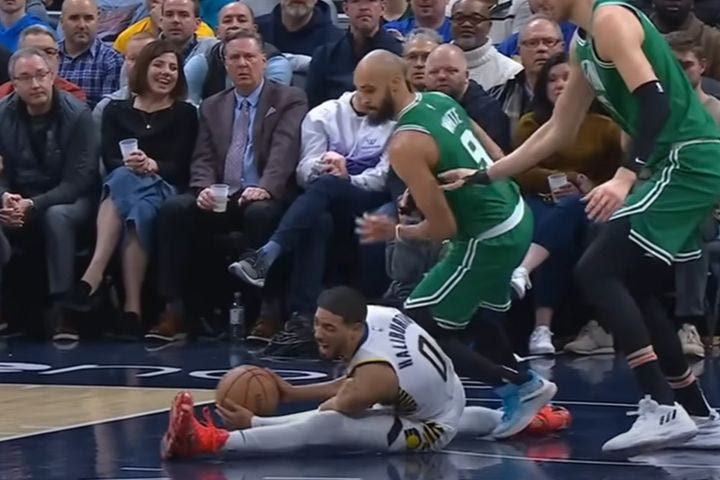 NBA: Το τρομακτικό σπαγγάτο του Χαλιμπάρτον με το οποίο τραυματίστηκε και η αγωνία των Πέισερς