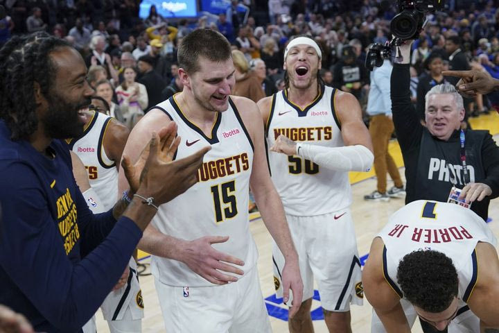 NBA: Μυθικός Γιόκιτς, εκτέλεσε τους Γουόριορς με buzzer-beater σχεδόν από το κέντρο, νίκη με 130-127 των Νάγκετς