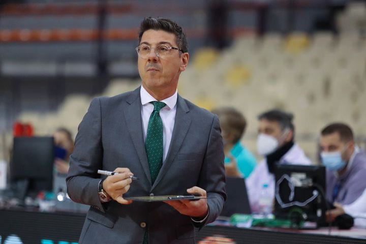 Ο Κατσικάρης συνεχίζει και του χρόνου στον πάγκο της Ζιρόνα