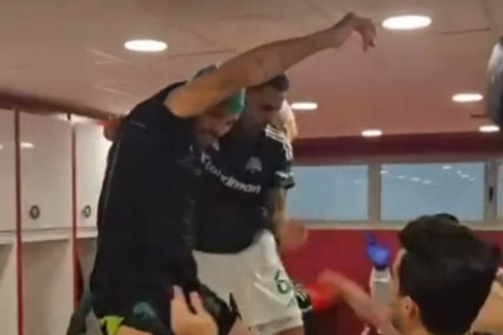 Παναθηναϊκός: Τρελοί πανηγυρισμοί στα αποδυτήρια, Λοντίγκιν και Ζέκα χόρευαν στο τραπέζι