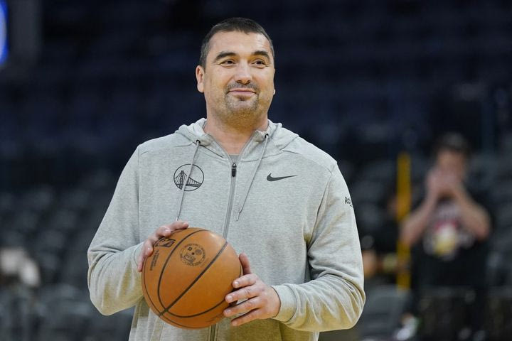 NBA: Αναβλήθηκε το Τζαζ – Γουόριορς, λόγω της κατάστασης υγείας του βοηθού του Κερ, Ντέγιαν Μιλόγεβιτς