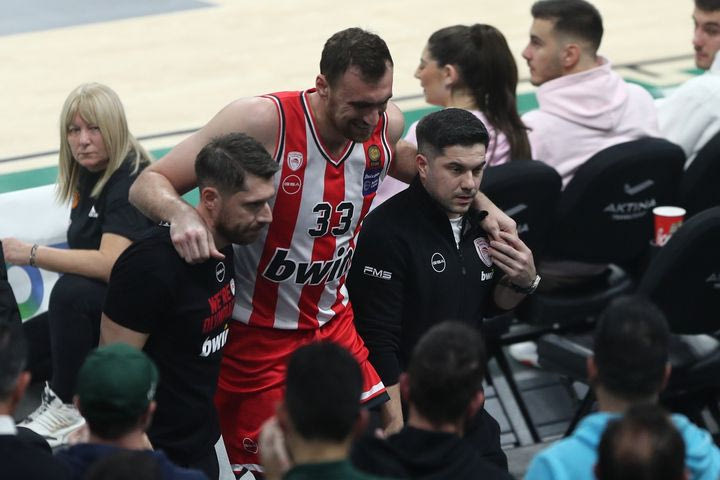 Παναθηναϊκός AKTOR – Ολυμπιακός: Στα αποδυτήρια ο Μιλουτίνοβ, που χειροκροτήθηκε από τον κόσμο του τριφυλλιού