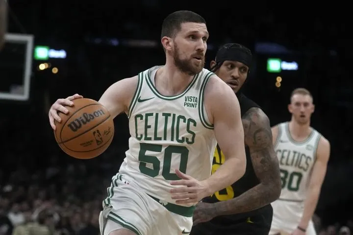 Ούτε φέτος στην Ευρώπη ο Σβιάτοσλαβ Μίχαϊλιουκ: Για 8η σεζόν στο NBA ο Ουκρανός