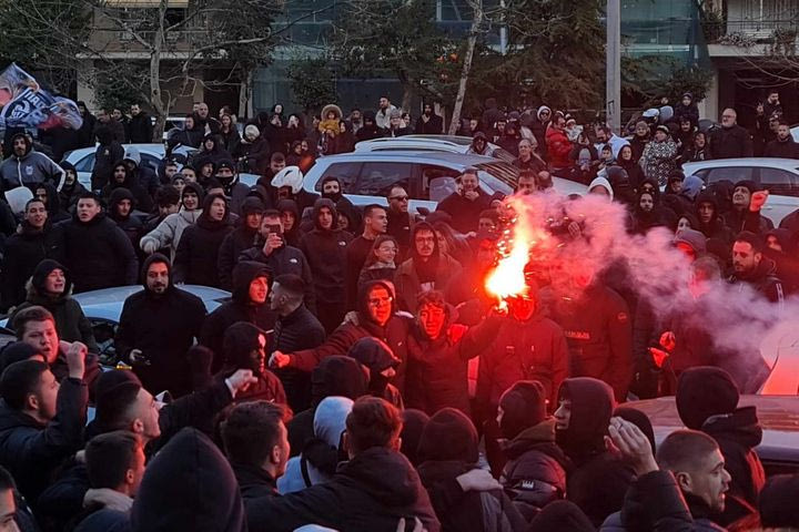 ΠΑΟΚ: Αποθέωση από τους οπαδούς στο ξενοδοχείο πριν απ’ το ντέρμπι με τον Παναθηναϊκό