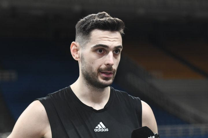 Παπαπέτρου: “Είμαστε απόλυτα συγκεντρωμένοι στην Παρτίζαν, δεν σκεφτόμαστε τον Ολυμπιακό”