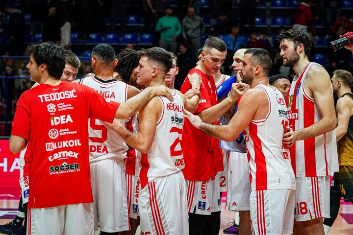 Η EuroLeague επέβαλε πρόστιμο στον Ερυθρό Αστέρα για ρίψη αντικειμένων και καπνογόνα στο ντέρμπι με την Παρτίζαν