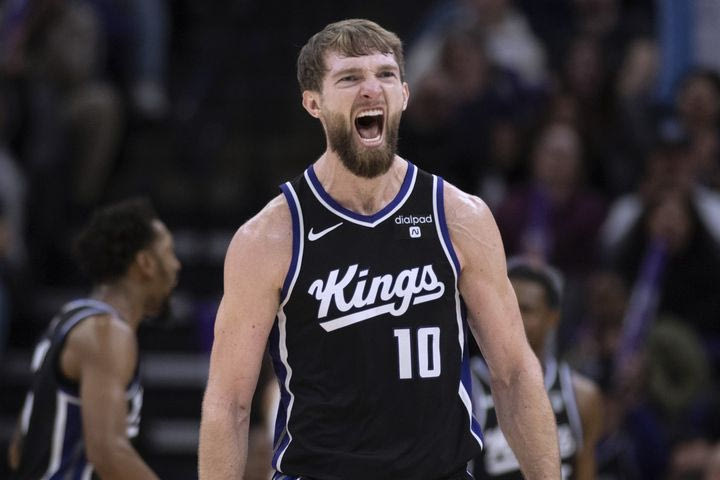 NBA: Η επίδοση του Σαμπόνις στη νίκη των Κινγκς επί των Νετς έχει επαναληφθεί μόνο από τον Τσάμπερλεϊν