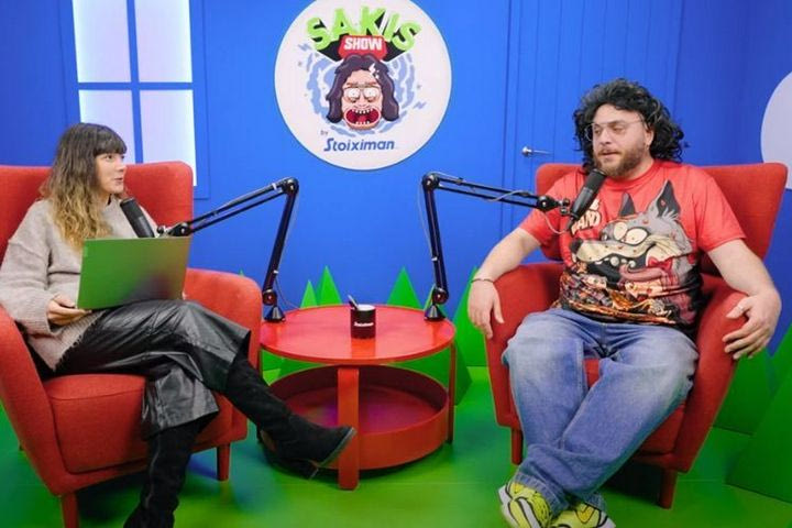 Sakis Show με Λάνθιμο, Έμα Στόουν και χρωματιστά τιμολόγια ρεύματος