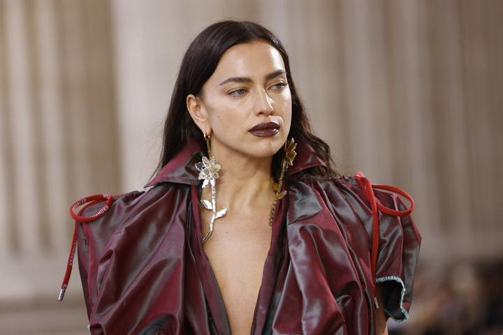 Irina Shayk: Οι φωτογραφίες από την εφηβεία της και η ομοιότητα με την εντυπωσιακή μητέρα της