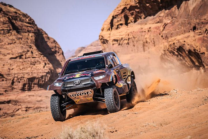 Ράλι Ντακάρ: Εκπλήξεις από την πρώτη μέρα, επικεφαλής οι Ντε Μέβιους και Μπραντς