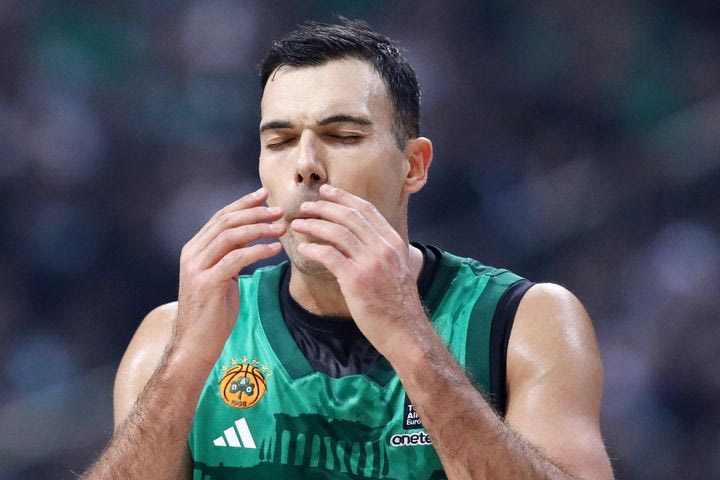 Παναθηναϊκός AKTOR: Ο Κώστας Σλούκας υπέστη θλάση α’ βαθμού στον αριστερό προσαγωγό και μένει εκτός για δέκα μέρες