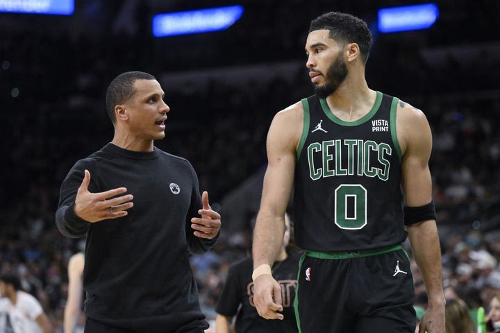 NBA, τα αποτελέσματα της βραδιάς: Στο ρελαντί οι Σέλτικς τους Ράπτορς, νίκες για Χιτ και Πίστονς