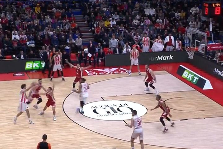 EuroLeague: Ο μάγος Τεόντοσιτς μοίρασε μία απίθανη ασίστ στην αναμέτρηση του Ερυθρού Αστέρα με την Αρμάνι