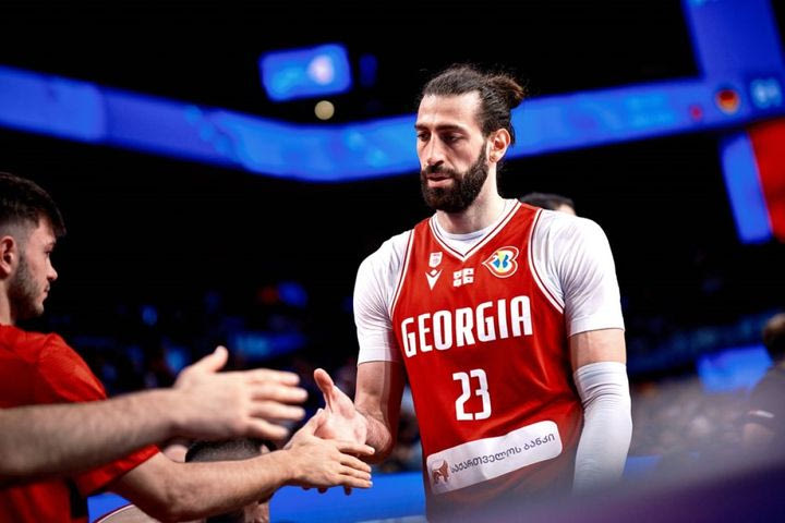 Ο Τόκο Σενγκέλια πανηγύρισε για την πρόσληψη του Ζούρου: “Η ΑΕΚ πήρε τον σπουδαίο”
