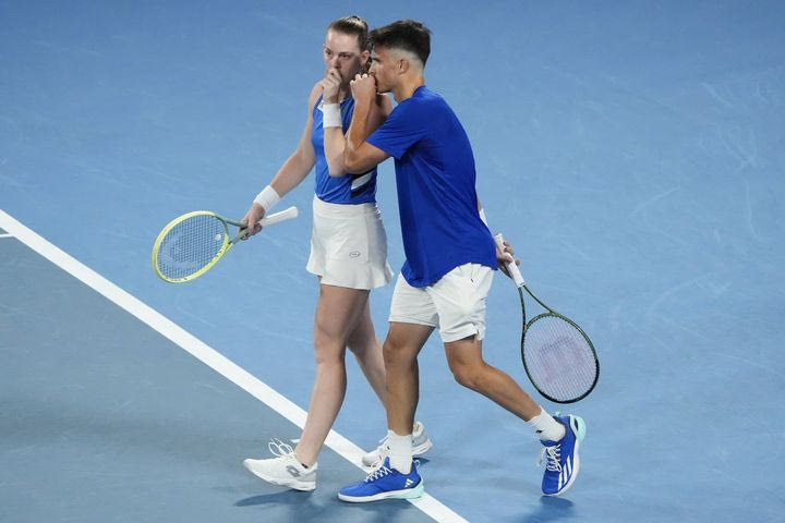 United Cup: Πέτρος Τσιτσιπάς και Παπαμιχαήλ υπέγραψαν την τρίτη νίκη της Ελλάδας κόντρα στον Καναδά