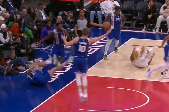 NBA: Ο Σάσα Βεζένκοβ τραυματίστηκε και αποχώρησε προσωρινά κόντρα στους Χοκς
