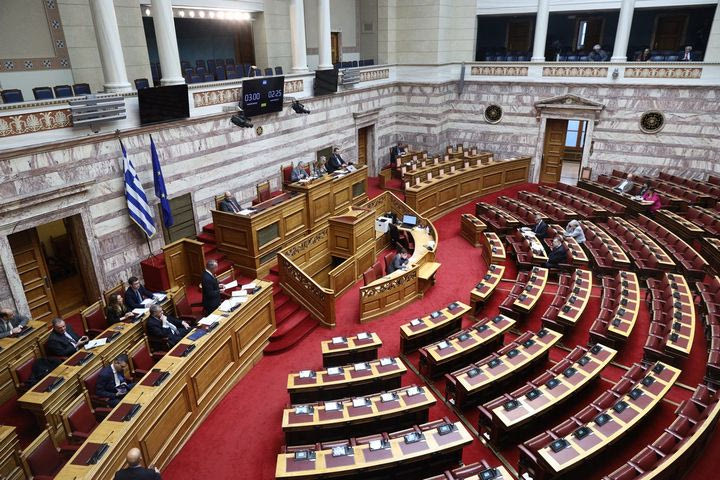 Στη Βουλή το νομοσχέδιο για την οπαδική βία – Από τις 9 Απριλίου στα γήπεδα με κινητό τηλέφωνο