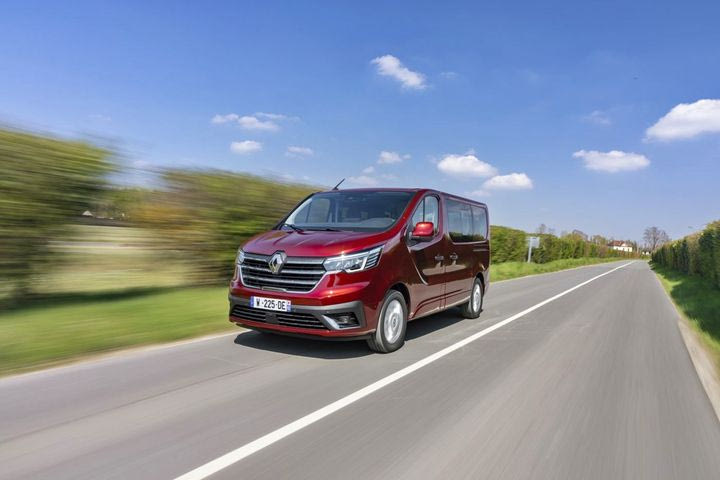 Η Renault φέρνει το καλύτερο σαλόνι για 9 επιβάτες στην Ελλάδα