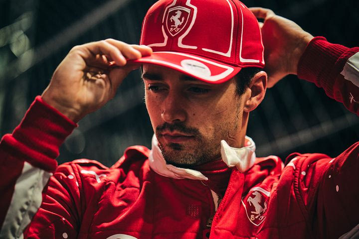 Οι νέες φόρμες της Ferrari αποκαλύπτουν τα χρώματα του 2024