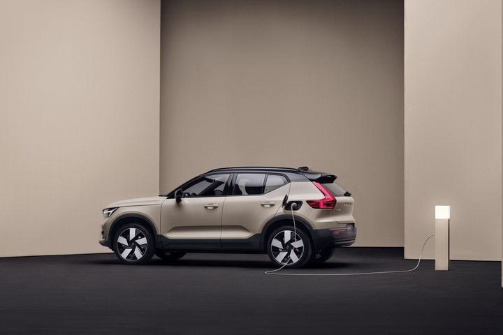 Η Volvo Cars αλλάζει μέχρι και τα ονόματα για τα ηλεκτρικά και υβριδικά μοντέλα της