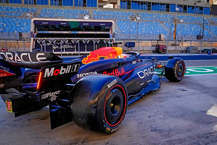 F1: Ο Μαξ Φερστάπεν ταχύτερος με διαφορά την πρώτη μέρα δοκιμών στο Μπαχρέιν