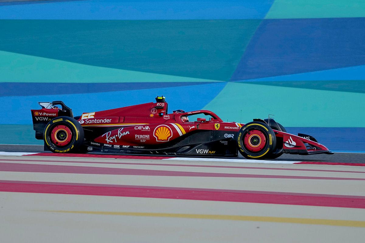 F1: O Σάινθ με τη Ferrari SF-24 στην κορυφή της δεύτερης μέρας δοκιμών στο Μπαχρέιν