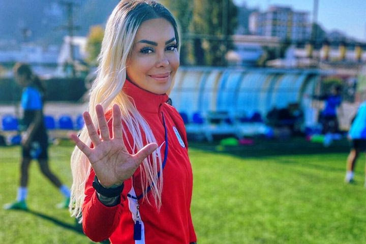 Ιλκνούρ Ακτάς: Η Τουρκάλα που αναλαμβάνει χρέη προπονήτριας σε ποδοσφαιρική ομάδα ανδρών στην Αλβανία