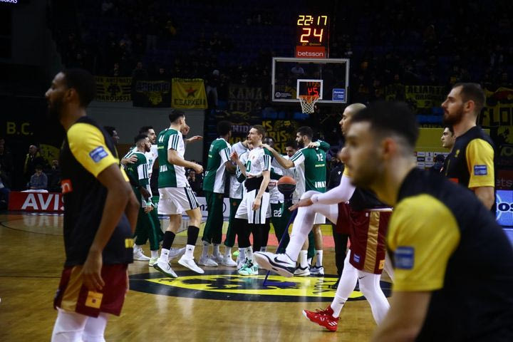 ΑΕΚ Betsson – Παναθηναϊκός AKTOR: Ατύχημα με πτώση φιλάθλου από το άνω διάζωμα του γηπέδου