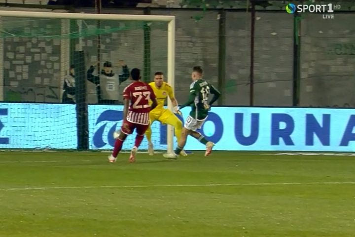 Ο Μπερνάρ το 1-0 εξ επαφής, έκανε το 1-2 με το δοκάρι ο Βραζιλιάνος
