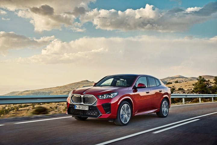 Αυτή είναι η βασική έκδοση της νέας SUV BMW X2 και είναι άμεσα διαθέσιμη