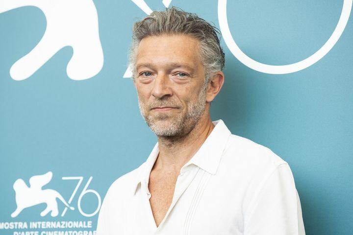 Vincent Cassel: Ημίγυμνος με στρας, μαζί με την 27χρονη σύντροφό του στο καρναβάλι του Ρίο