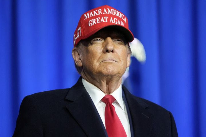 O Donald Trump σχεδίασε τα πιο κακόγουστα sneakers που έχεις δει ποτέ
