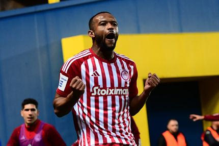 Ο 20άρης Ελ Κααμπί που έβαλε πάλι πλάτη και ο Ολυμπιακός που πρέπει να κάνει πιο εύκολη τη ζωή του