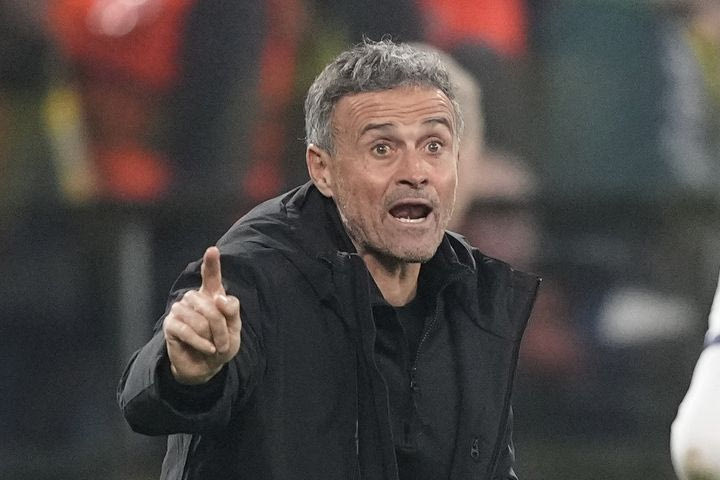 Ενρίκε: “Σε 12 μέρες μπορεί να πεθάνουμε όλοι, το μέλλον δεν υπάρχει στο ποδόσφαιρο”