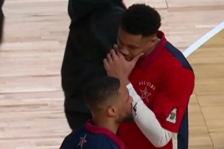 NBA All-Star Game 2024, απολαυστικός Γιάννης Αντετοκούνμπο σε Λίλαρντ: “Είμαστε οι μεγαλύτεροι σε ηλικία, πρέπει να νικήσουμε κάποια παιδάκια”