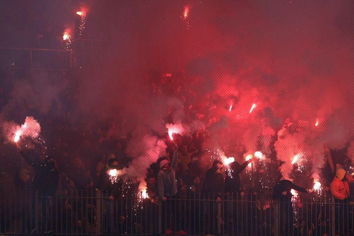 Αυτά είναι τα νέα μέτρα για τη βία – Αλλάζουν όλα στο ελληνικό ποδόσφαιρο: Κλείνει το γήπεδο αν πέσει πυρσός ή κροτίδα