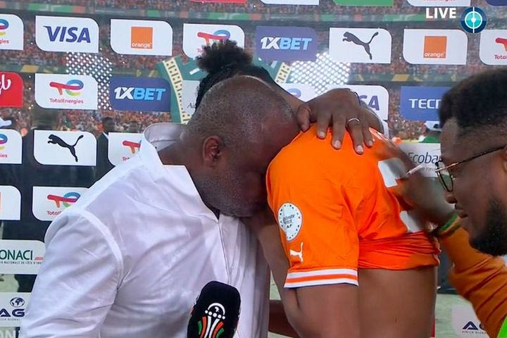 Κύπελλο Εθνών Αφρικής: Ο Αλέ ξέσπασε σε κλάματα μαζί με τον δημοσιογράφο στη μικτή ζώνη